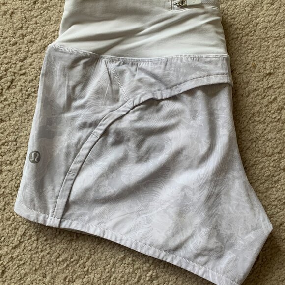 Lululemon Run Times Short II 4", Eternal Waves White, size 4 NWOT - Picture 8 of 8